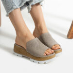 Beige Pantoletten mit Plateau aus Leder