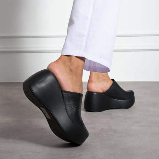 Schwarze Damen-Soft Clogs aus Leder Damen-Berufsclogs mit Plateau Einfache einfarbige Clogs 2