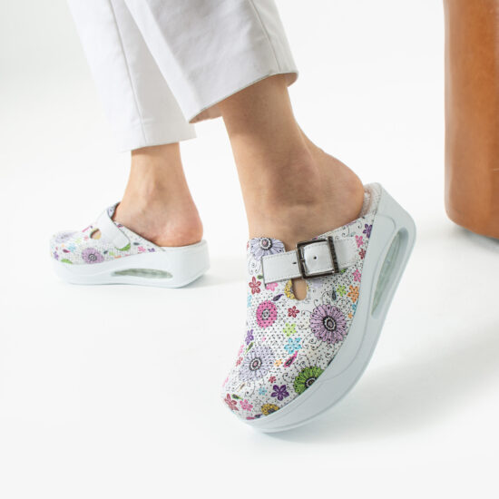 Clogs aus Leder mit Luftsohle und verstellbarem Riemen