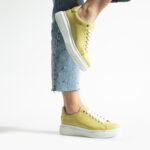 Bequeme gelbe Ledersneaker für Damen