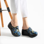 Moderne Damen‑Clogs aus echtem Leder mit hohem Plateau