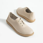 Bequeme Damenschuhe aus beigem Leder mit Memory Foam - Seitenansicht