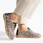 Bequeme Damenschuhe aus Leder mit Memory Foam im Leopardenprint - Естествена кожа