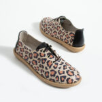 Bequeme Damenschuhe aus Leder mit Memory Foam im Leopardenprint - Seitenansicht