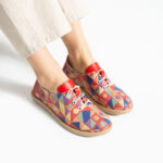 Bequeme Lederschuhe mit buntem Print und Memory Foam
