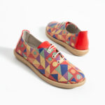 Bequeme Lederschuhe mit buntem Print und Memory Foam - Seitenansicht