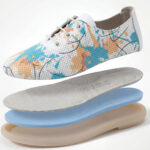 Bequeme Damenschuhe aus Leder mit Memory Foam – bunter Print - Draufsicht