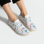 Bequeme Damenschuhe aus Leder mit Memory Foam in Blumenprint