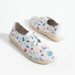 Bequeme Damenschuhe aus Leder mit Memory Foam in Blumenprint - Seitenansicht