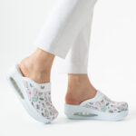Damen Lederclogs für den Berufsalltag mit Plateausohle – Muster SkinLab — 2
