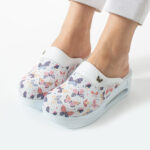 Damen Lederclogs für den Berufsalltag mit Plateausohle – Muster Wings White