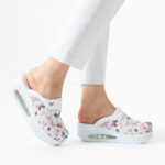 Damen Lederclogs für den Berufsalltag mit Plateausohle – Muster Wings White — 2