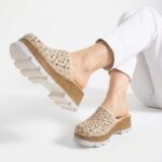 Clogs Schuhe für Damen aus beigem Leder - Естествена кожа