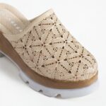 Clogs Schuhe für Damen aus beigem Leder - Seitenansicht