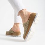 Clogs Schuhe für Damen aus grünem Leder - Естествена кожа