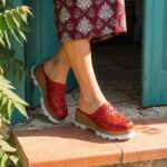 Clogs Schuhe für Damen aus rotem Leder - Червен