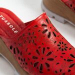 Clogs Schuhe für Damen aus rotem Leder - Draufsicht