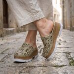 Clogs Schuhe für Damen aus grünem Leder - Зелен