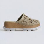 Clogs Schuhe für Damen aus grünem Leder - Seitenansicht