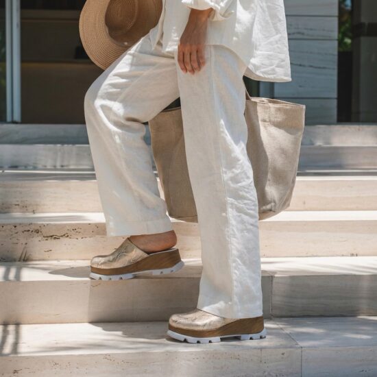 Clogs Schuhe für Damen aus goldenem Leder - Златист