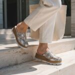 Clogs Schuhe für Damen aus silbernem Leder - Сребрист