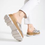 Clogs Schuhe für Damen aus silbernem Leder - Естествена кожа
