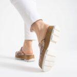 Clogs Schuhe für Damen aus roségoldenem Leder - Естествена кожа