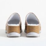 Clogs Schuhe für Damen aus roségoldenem Leder - Detail
