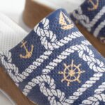 Clogs Schuhe für Damen aus blauem Leder - Detail