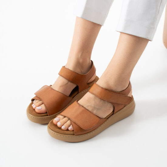 Damen-Sandalen aus Leder mit Wechselfußbett und Klettverschluss