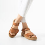 Damen-Sandalen aus Leder mit Wechselfußbett und Klettverschluss - Естествена кожа