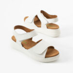 Damen-Sandalen aus Leder mit Wechselfußbett und Klettverschluss - Seitenansicht