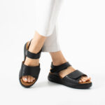 Damen-Sandalen aus Leder mit Wechselfußbett und Klettverschluss - Естествена кожа