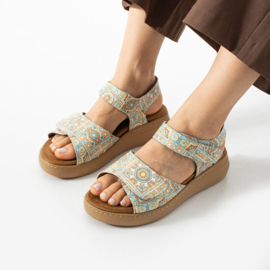 Damen-Sandalen aus Leder mit Wechselfußbett und Klettverschluss