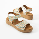 Damen-Sandalen aus Leder mit Wechselfußbett und Klettverschluss - Seitenansicht
