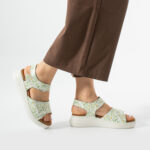 Damen-Sandalen aus Leder mit Wechselfußbett und Klettverschluss - Естествена кожа