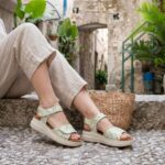 Damen-Sandalen aus Leder mit Wechselfußbett und Klettverschluss - Draufsicht
