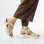 Damen-Sandalen aus Leder mit Wechselfußbett und Klettverschluss - Естествена кожа
