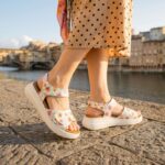 Damen-Sandalen aus Leder mit Wechselfußbett und Klettverschluss - Draufsicht