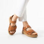 Damen-Sandalen aus Leder mit geschlossener Ferse und Wechselfußbett - Естествена кожа