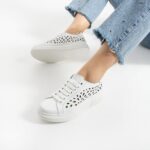 Bequeme weiße Damen-Sneaker aus Echtleder mit Fußbett - Seitenansicht