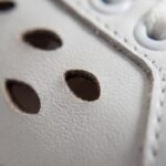 Bequeme weiße Damen-Sneaker aus Echtleder mit Fußbett - Detail