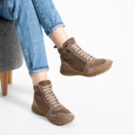 Barfuß-Stiefeletten für Damen aus echtem Leder mit breiter Zehenbox - Nubukleder