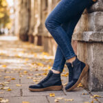 Barfuß-Stiefeletten für Damen aus echtem Leder mit breiter Zehenbox - Draufsicht
