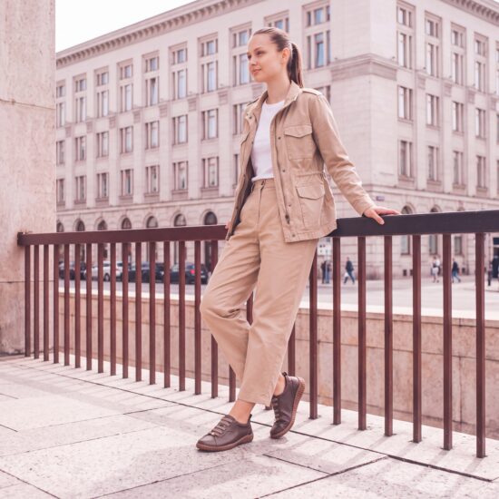 Barfußschuhe für Damen aus echtem Leder mit breiter Zehenbox - Кафяв