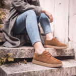 Bequeme Damenschuhe aus echtem Veloursleder mit Memory Foam - Кафяв