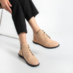 Damen-Stiefeletten aus Nubuk mit Memory Foam - Естествен набук