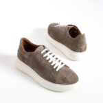 Sneaker für Herren aus echtem Veloursleder - Seitenansicht