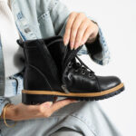 Schwarze Damen-Schnürboots aus echtem Leder - Seitenansicht